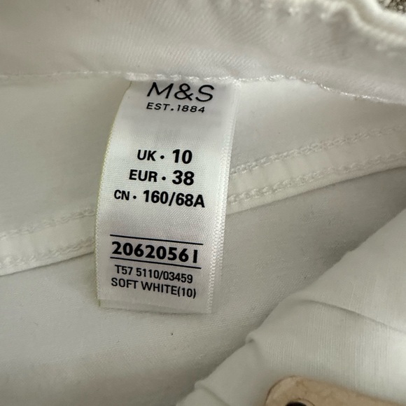 Women's Cropped White Jeans - Picture 4 of 10